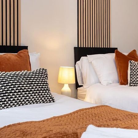 Railway House - Central Warrington - Sleeps 6 Buitenkant foto