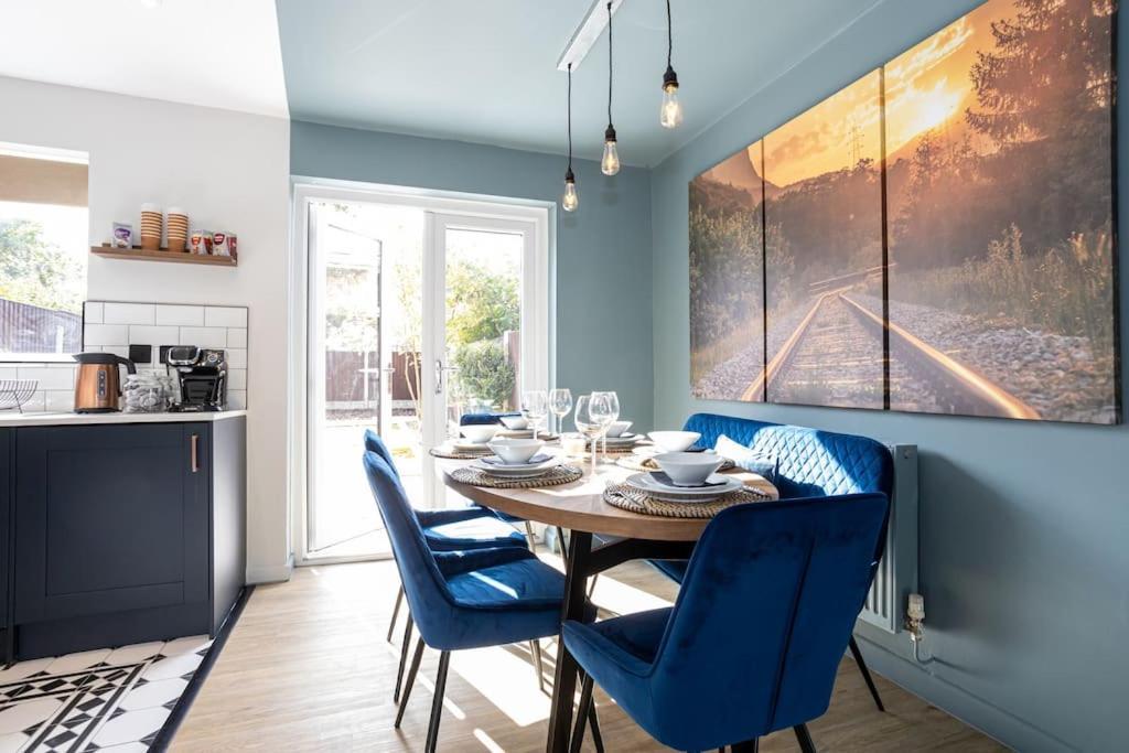 Railway House - Central Warrington - Sleeps 6 Buitenkant foto