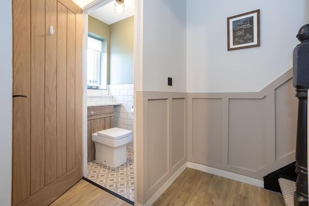 Railway House - Central Warrington - Sleeps 6 Buitenkant foto