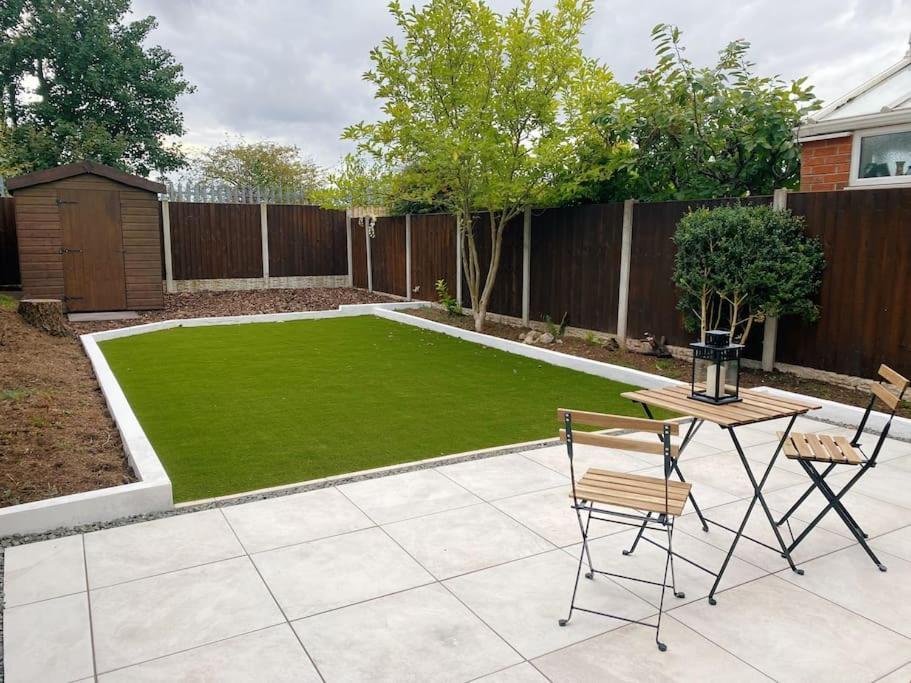 Railway House - Central Warrington - Sleeps 6 Buitenkant foto